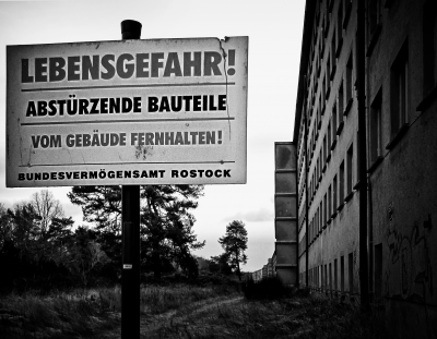 Lebensgefahr Abstürzende Bauteile by jeanette-dobrindt_pixelio.de